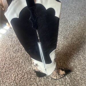 Black Heeled Boots with Split-Toe Design and Zipper Closure